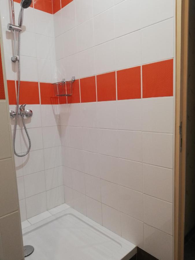 Du Coq A L'Ame Bed & Breakfast Naves  Bagian luar foto
