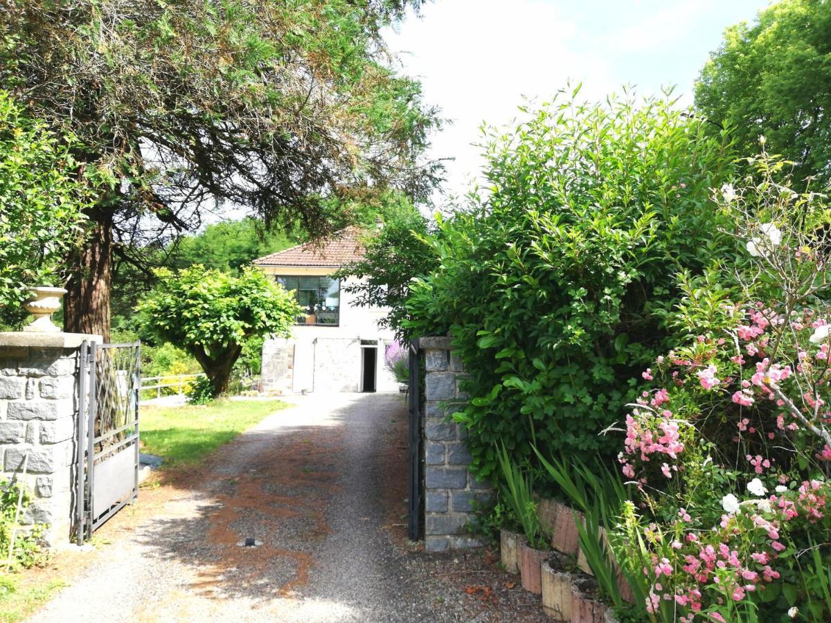 Du Coq A L'Ame Bed & Breakfast Naves  Bagian luar foto